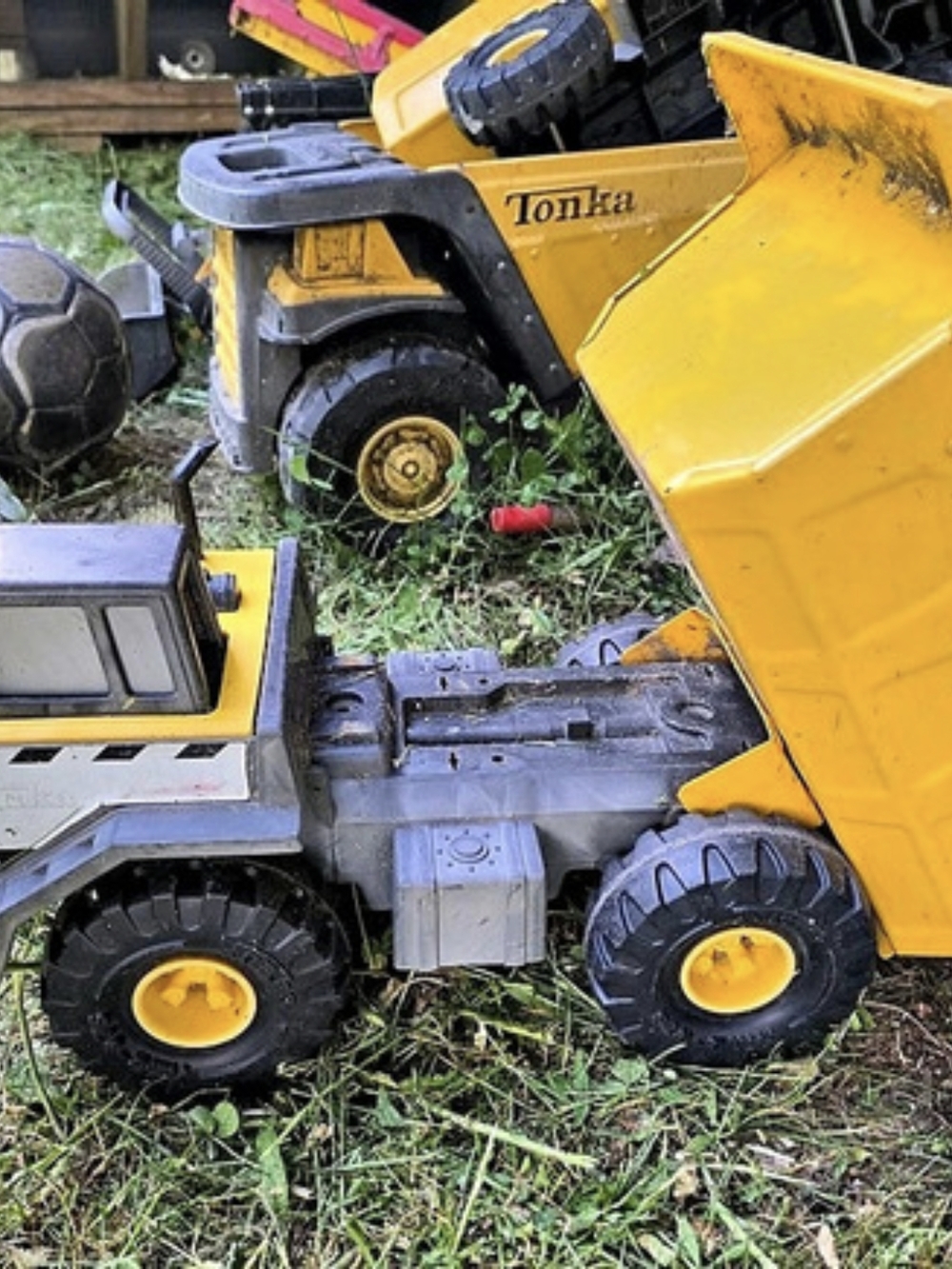 Tonka Mighty Dump Truck Model 354 Yellow & Gray